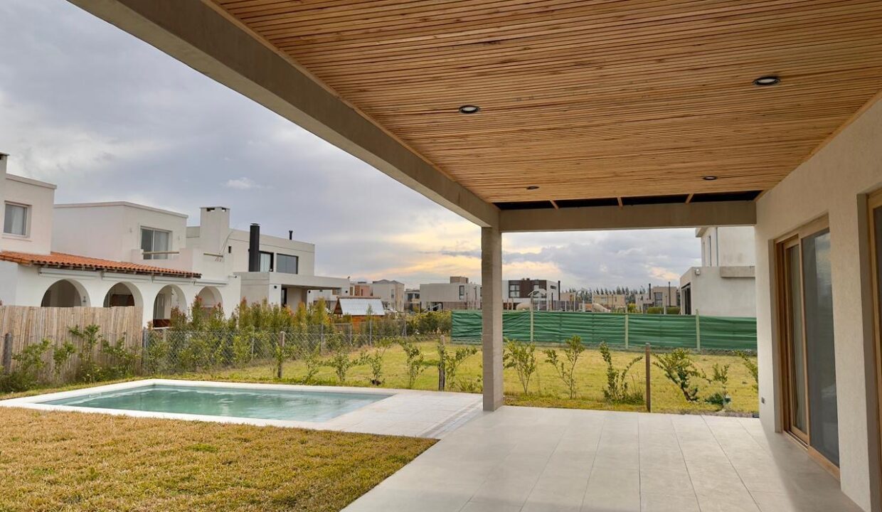 33d8a5e8-4c71-4e43-aa4d-79ff0f2b00b4