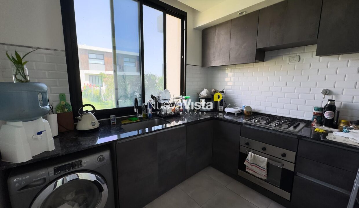 7554309_61932131729937978974809792257701810496785343607236625588637864075938829686990