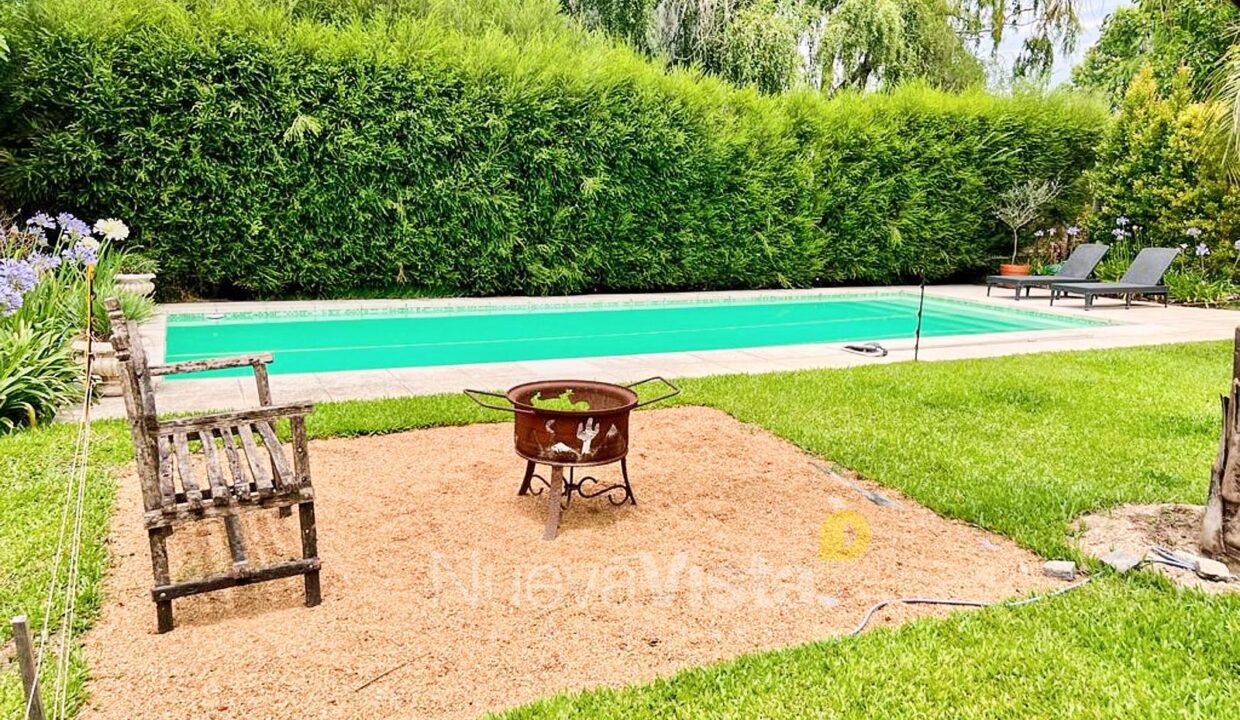 7001443_102685370800303690985360917652931839559479014802722122125279318005719719597546