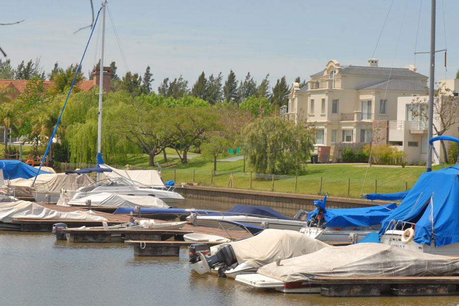 7001443_85987297987972188481962488772361387906127056530103257195359149717107560259452