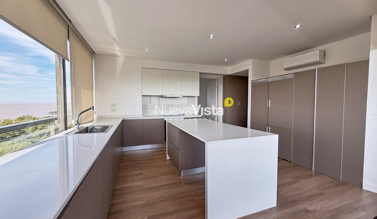 7947106_20179315518102273041565965908342568248158766322860919031701999912743813427406