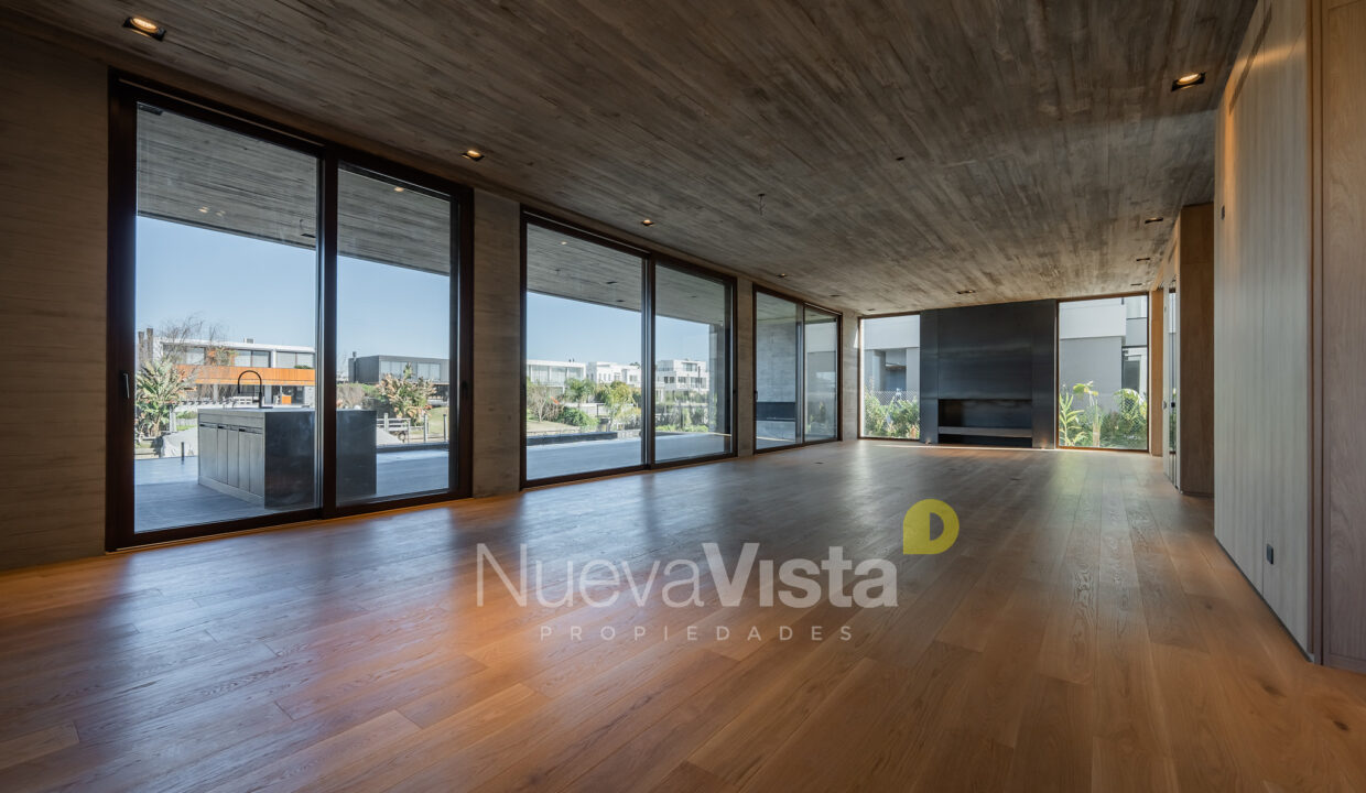 LUC03642-HDR