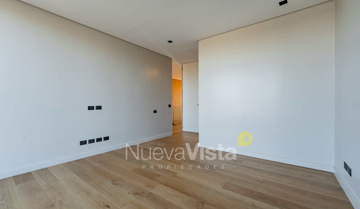 LUC03735-HDR