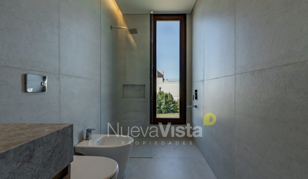 LUC03747-HDR