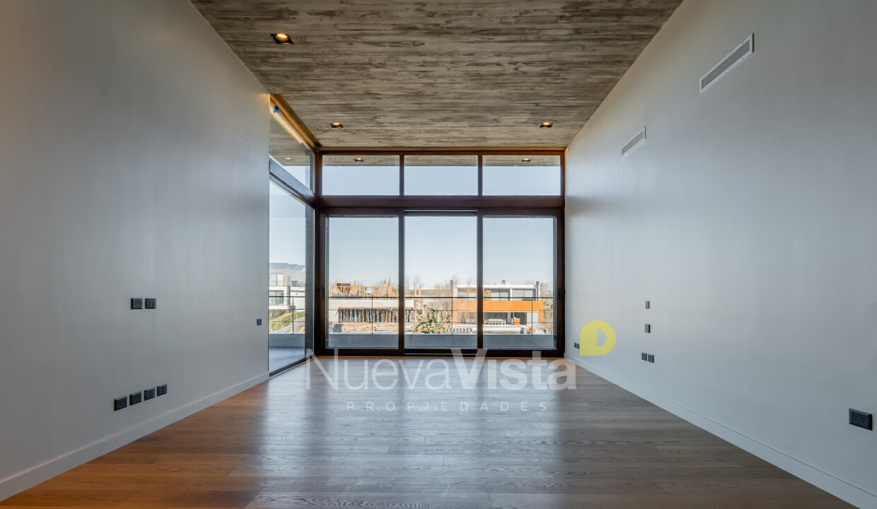 LUC03771-HDR