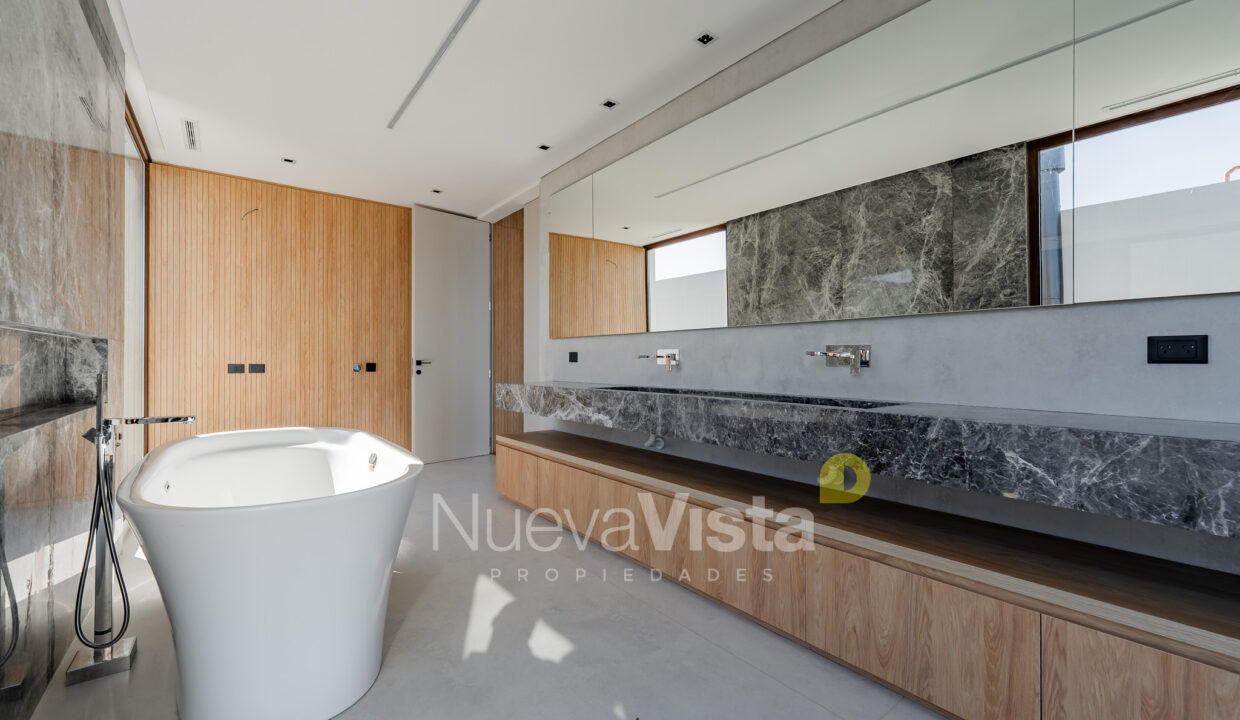 LUC03789-HDR