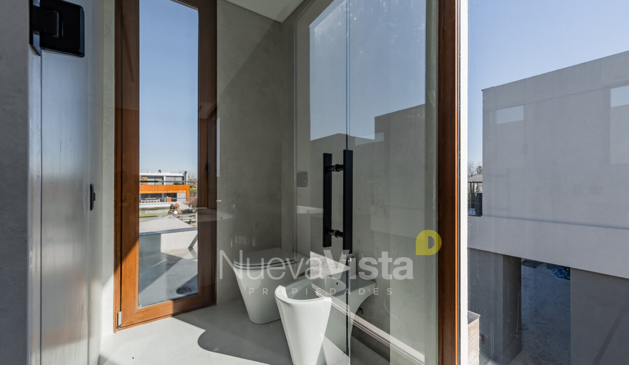 LUC03792-HDR