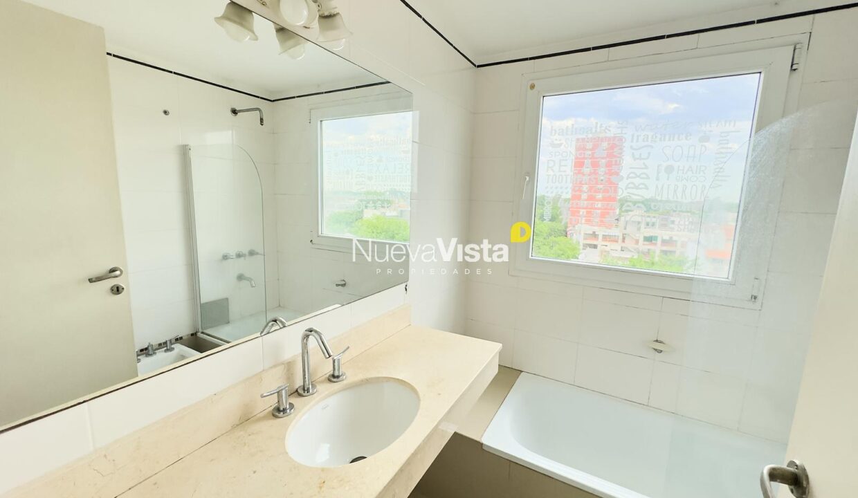 7426829_10728127659428301914550536605327520464946692604064716214057906252666499647426